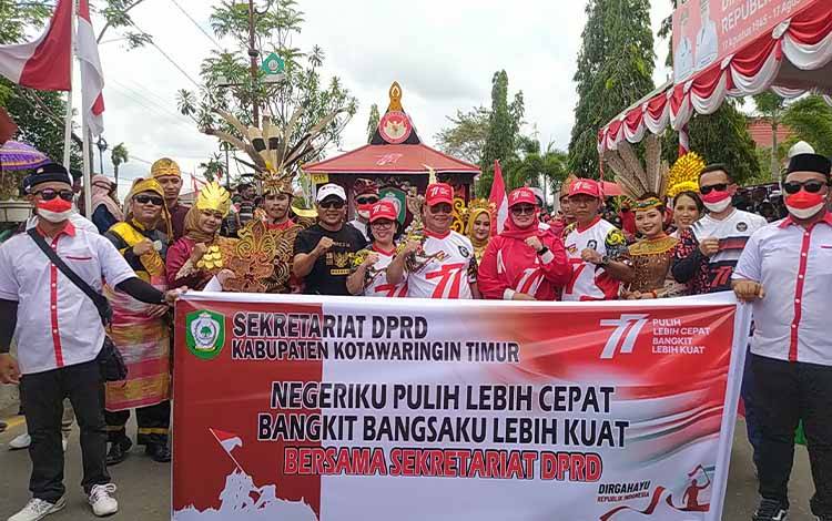 Sekretariat DPRD Kotim Turut Meriahkan Pawai Pembangunan.?