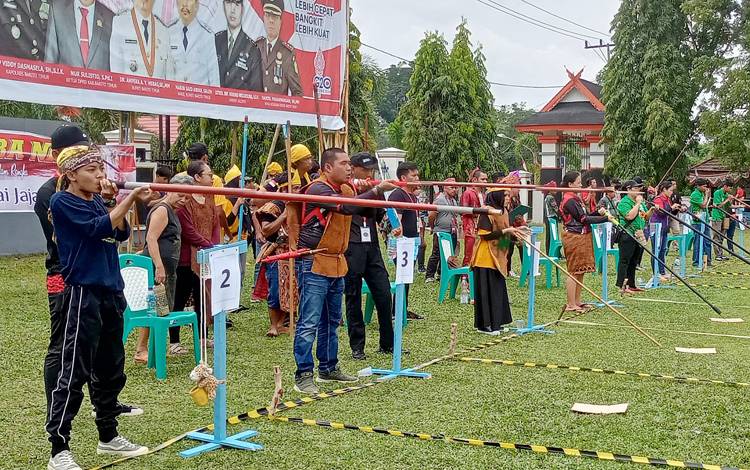 59 Peserta dari Berbagai Daerah Ikut Lomba Manyipet Festival Budaya Nansarunai Jajaka