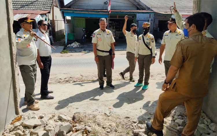 Satpol PP Berikan Waktu Sepakan untuk Bongkar Bangunan SMK PGRI Sampit