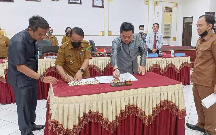 DPRD Barito Timur Sampaikan Keputusan atas Penyempurnaan Raperda Pertanggung Jawaban APBD 2021