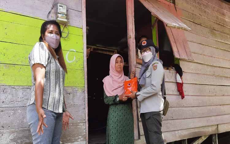 BPBD Kobar Salurkan Bantuan Korban Banjir di Desa Sungai Hijau