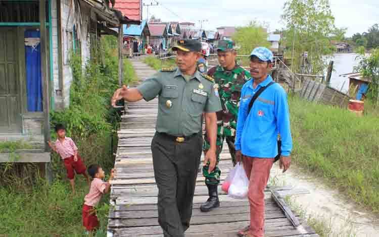 Kodim Palangka Raya akan Perbaiki Jembatan Kayu di Bantaran Sungai Rungan