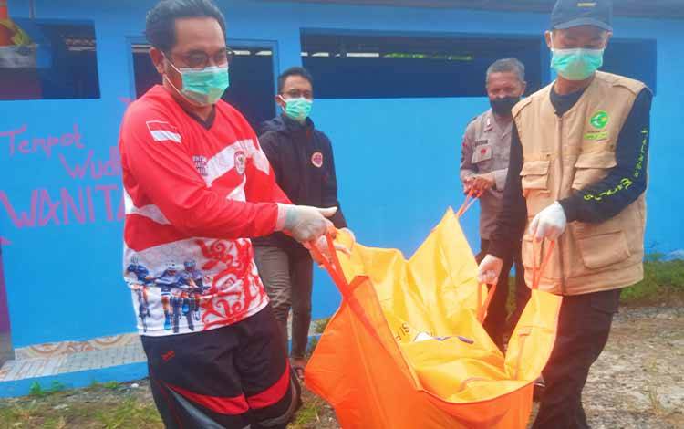 Pria Paruh Baya Ditemukan Tewas di Dalam Toilet Masjid Kereng Bangkirai