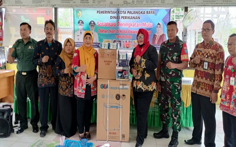 Dinas Perikanan Palangka Raya Serahkan Bantuan untuk Poklahsar