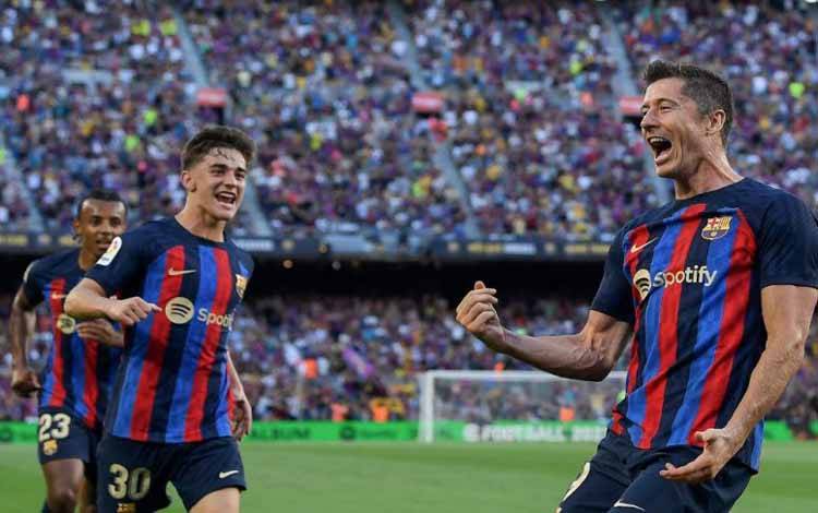 2 Gol Lewandowski Warnai Kemenangan Besar Barca atas Valladolid