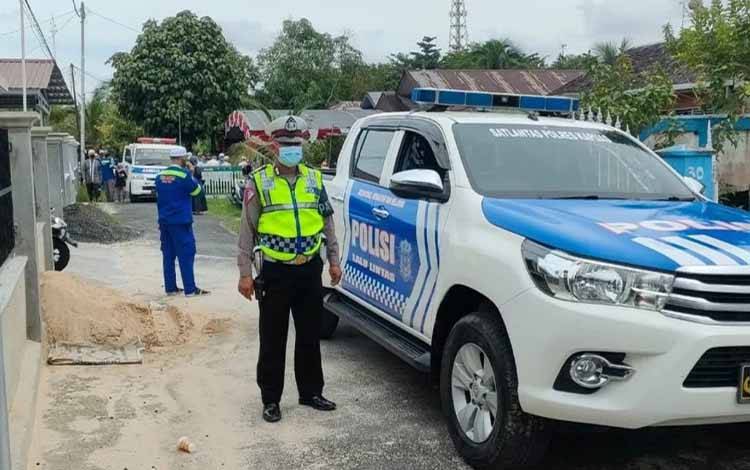 Satlantas Polres Kapuas Lakukan Pengawalan Pengantaran Jenazah ke Pemakaman