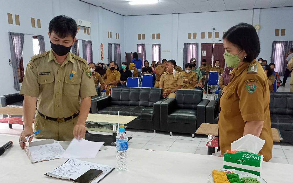 Nina Marissa Mulai Laksanakan Tugas Sebagai Camat Dusun Timur