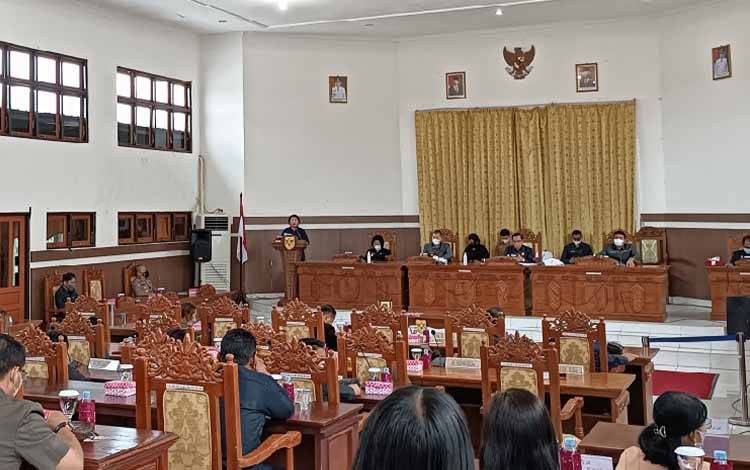 Ketua DPRD Gunung Mas Pimpin Rapat Paripurna, Ini Agendanya