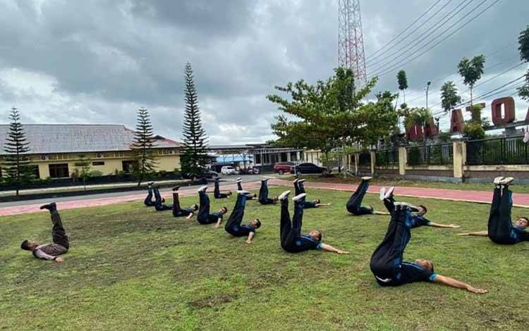 Petugas Pengamanan Rutan Kuala Kapuas Ikuti Latihan Lanjutan Bela Diri di Polres?