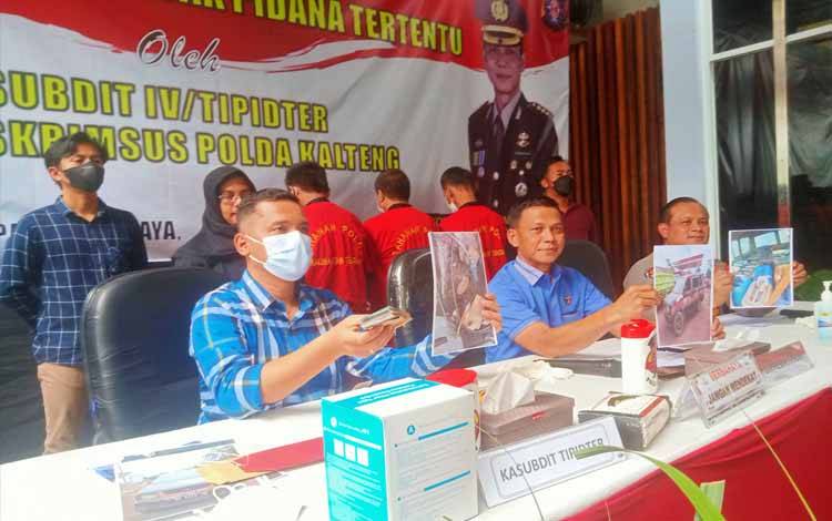 Polisi Ringkus 2 Petugas SPBU karena Selewengkan Solar Subsidi di Parenggean