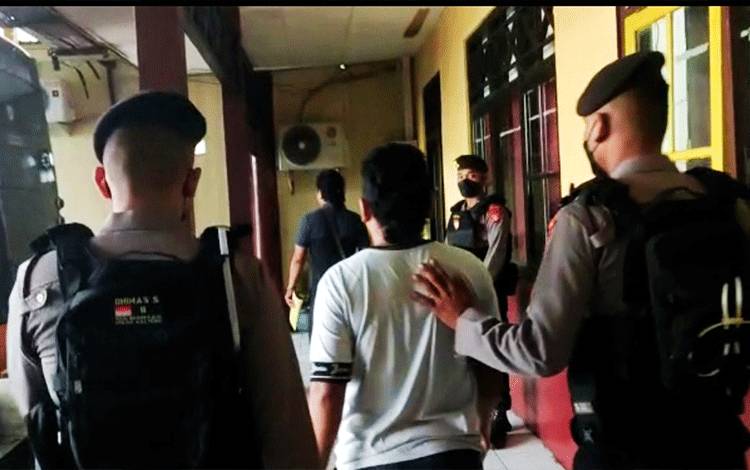 Timbun Ratusan Liter BBM, Seorang Pria di Palangka Raya Ditangkap