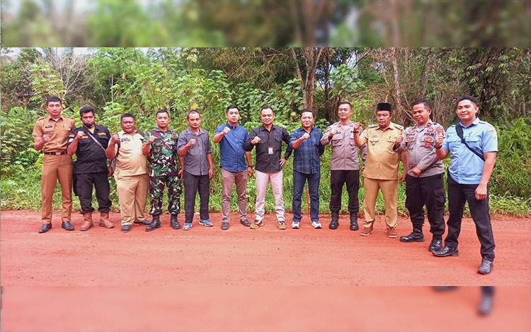 DPRD Kotim Salut Perusahaan Bantu Jalan Beton Poros Tanah Mas