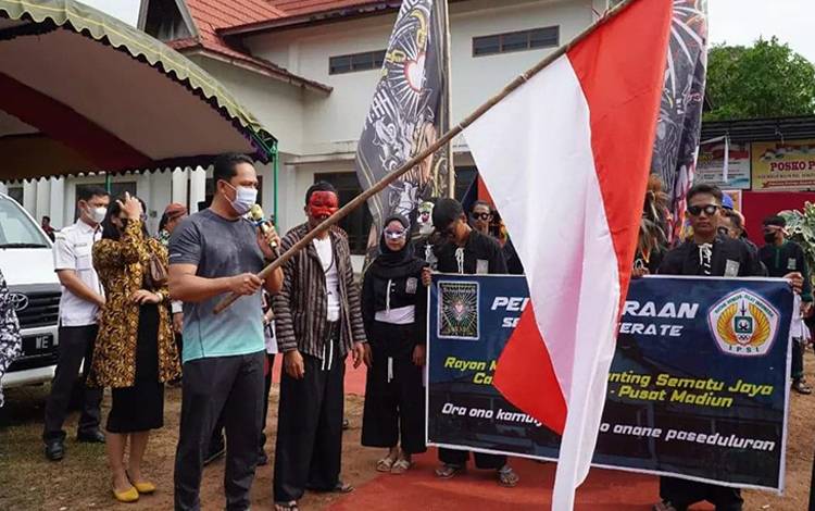 Bupati Lamandau Lepas Peserta Kirab Budaya
