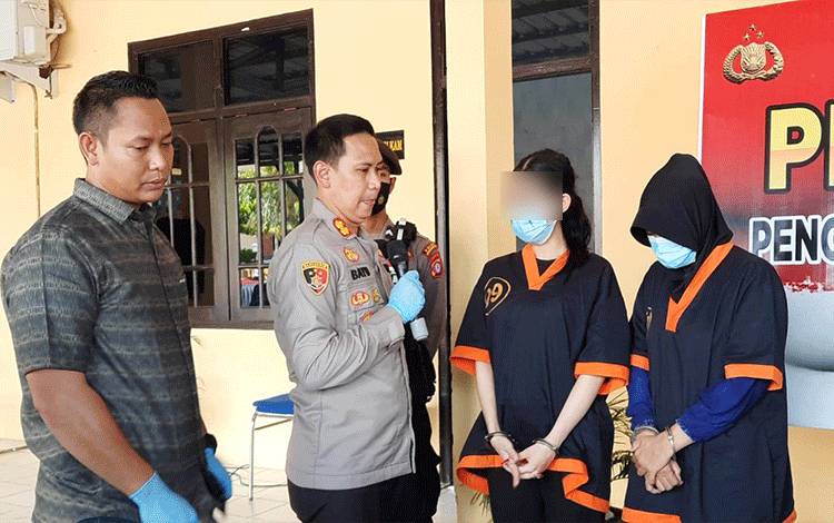 VIDEO: Dua Mucikari Prostitusi Online di Pangkalan Bun Ditangkap