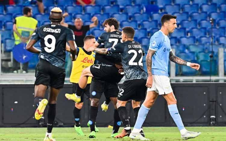 Napoli Loncati Milan di Puncak Klasemen setelah Tekuk Lazio 2-1
