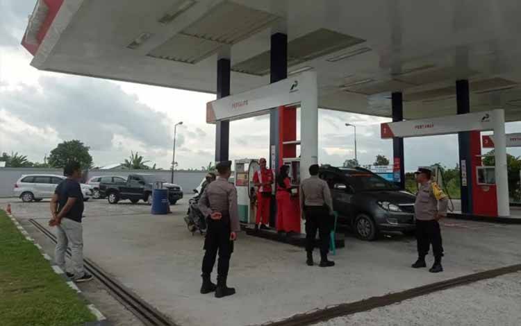 Polres Sukamara Patroli ke SPBU dan Pertamini Pasca Kenaikan BBM