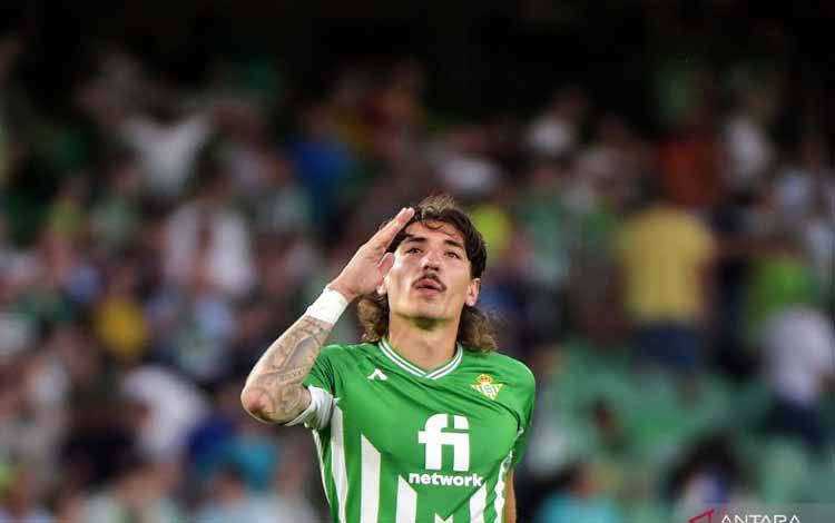 Hector Bellerin Selangkah Lagi Gabung ke Barcelona