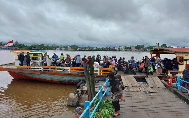 Harga BBM Naik, Feri Penyeberangan di Kapuas Naikkan Tarif Jadi Rp 3.000