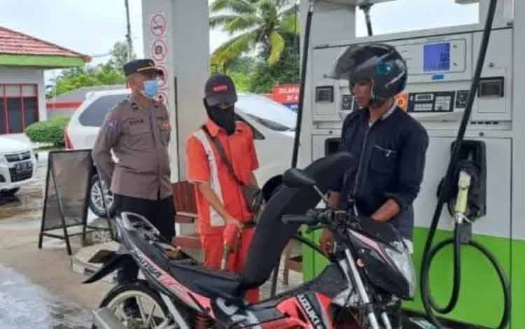 Personel Polres Kapuas Tinjau Sejumlah SPBU Dalam Kota