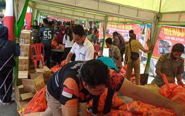 Salurkan 3.000 Kupon untuk 3 Lokasi Pasar Murah di Kotim