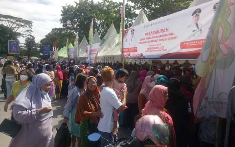 Kecamatan MB Ketapang Bagikan 900 Kupon untuk Masyarakat Belanja di Pasar Murah