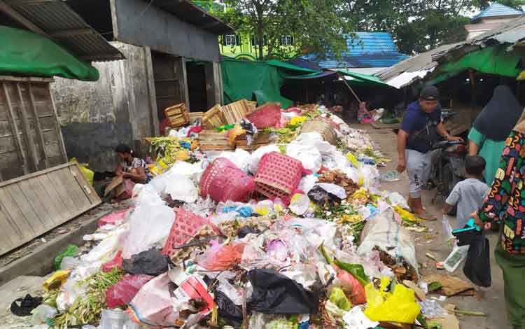 Pengangkutan Sampah di Pasar Indra Sari Berjalan Normal
