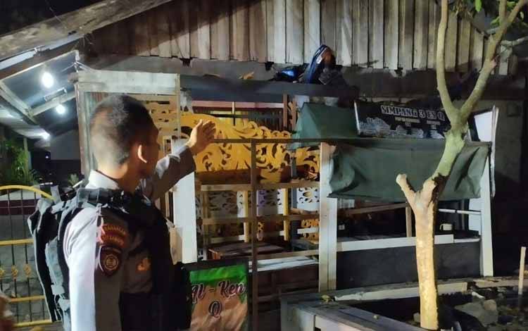 Akibat Mabuk Berat, Motor Naik ke Atas Atap