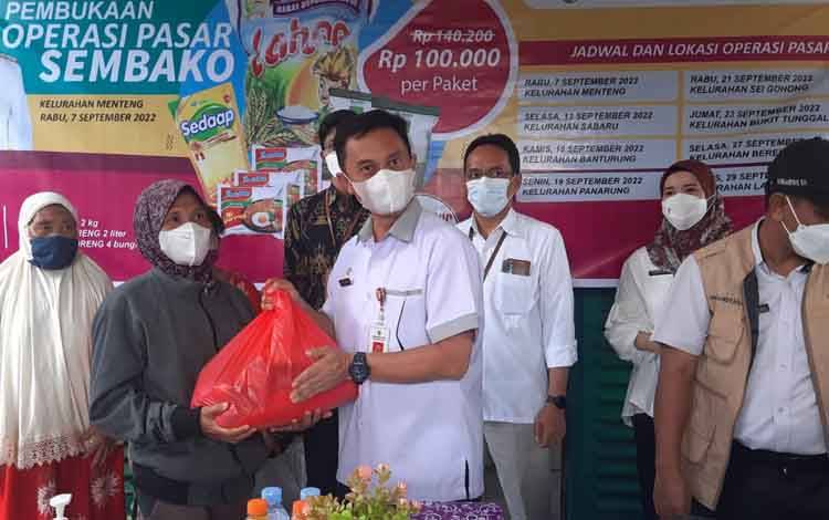 Pemko Palangka Raya Tekan Inflasi Dengan Operasi Pasar Murah