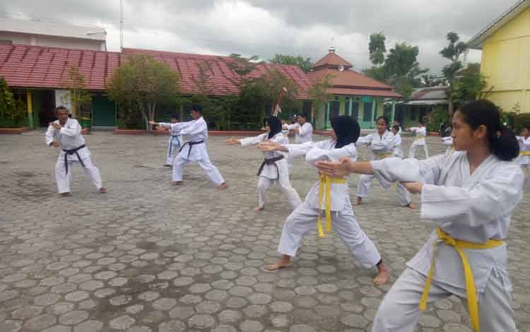 Puluhan Atlet Kotim Siap Bertanding di Kejuaraan Karateka se Kalimantan
