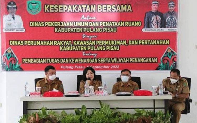 Bupati Pulang Pisau Bagi Kewenangan Tugas Pembangunan DPUPR dan Disperkimtan