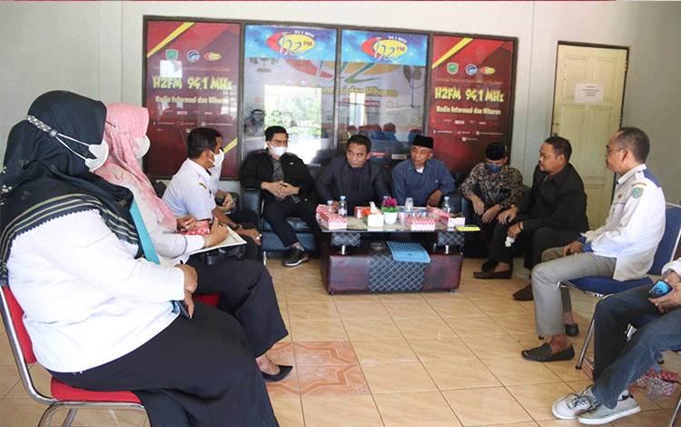 Diskominfostandi Pulang Pisau Menerima Kunker DPRD Balangan