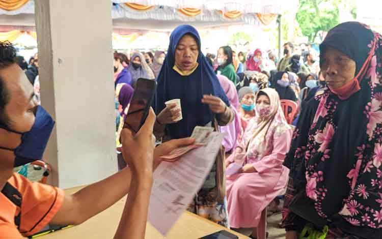 Bupati Kotim Minta Penerima BLT BBM dan BPNT Tidak Gunakan Uang Bantuan untuk ini