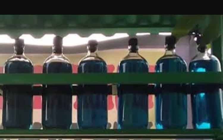 Harga Eceran Pertalite Capai Rp 13.000 per Botol, Pengendara Milih Antrean Panjang di SPBU