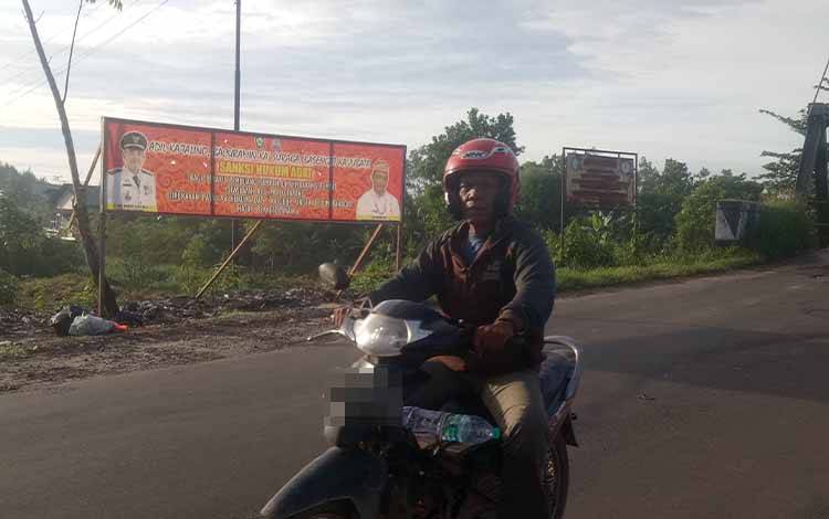 Kecamatan MB Ketapang Pasang Spanduk Larangan Buang Sampah Sembarangan