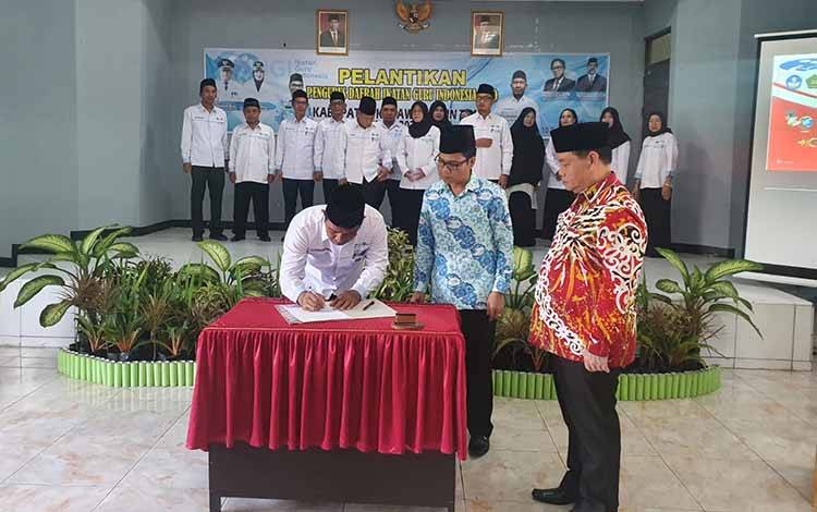 Pelantikan 55 Pengurus IGI, Alivermana: Upaya Meningkatkan Mutu dan Kualitas Pendidikan