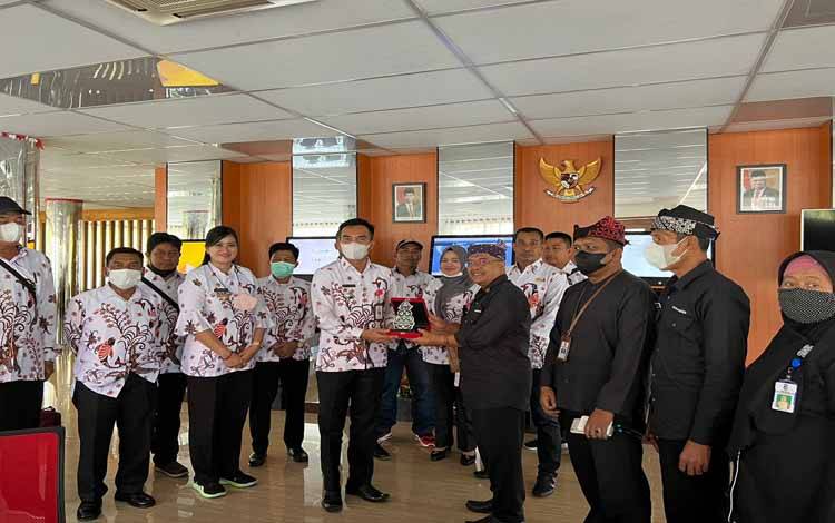 Bupati Kotim: Saya harap IGI Mampu Tingkatkan Kualitas Guru