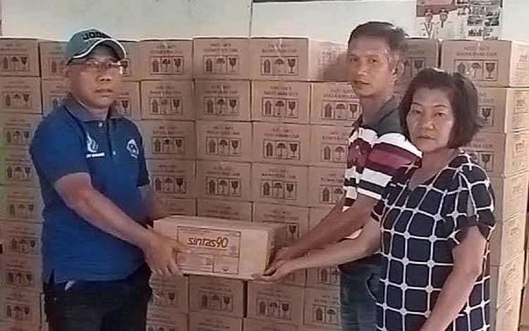 BPP Paku Bagikan Pembeku Lateks ke 287 Petani di 9 Desa