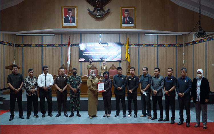 Eksekutif Sampaikan RAPBD Perubahan 2022 kepada DPRD Kotim