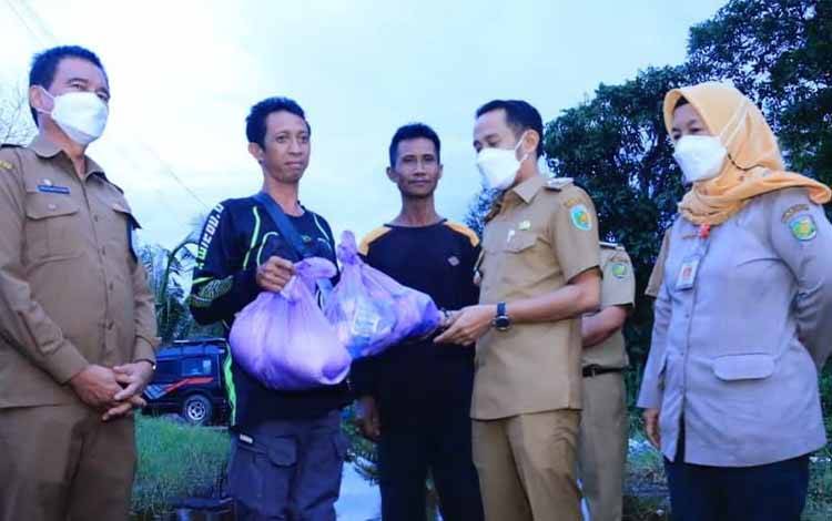 59 KK Warga Terdampak Banjir di Palangka Raya Dapat Bantuan Sembako