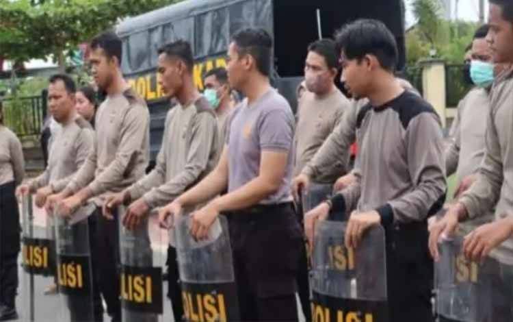 Anggota Polres Kapuas Rutin Latihan Peningkatan Kemampuan Dalmas