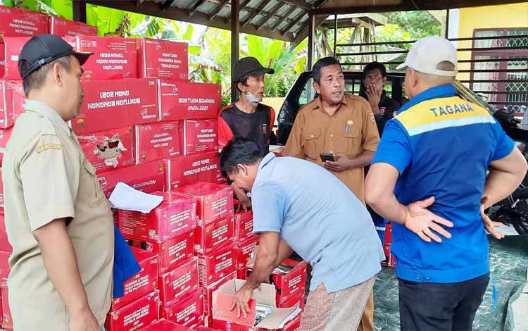 Dinsos Kobar Salurkan Ribuan Paket Makana Siap Saji dari Kemensos untuk Korban Banjir