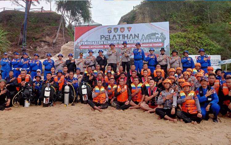 Polda Kalteng Gelar Pelatihan SAR di Pantai Ujung Pandaran?