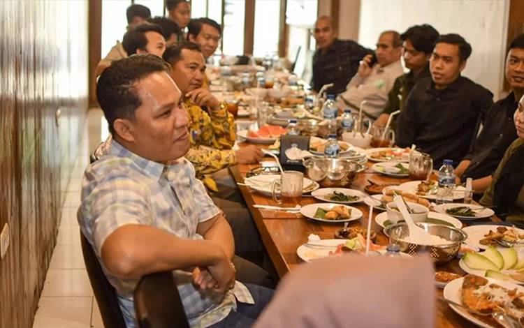Bupati Kunjungi Hima Lamandau di Kota Malang  ?