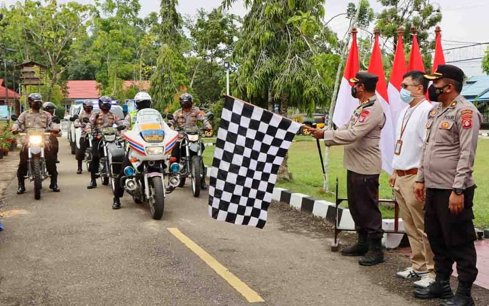 Polres Barito Timur Salurkan Paket Bantuan Kebutuhan Pokok ke Warga