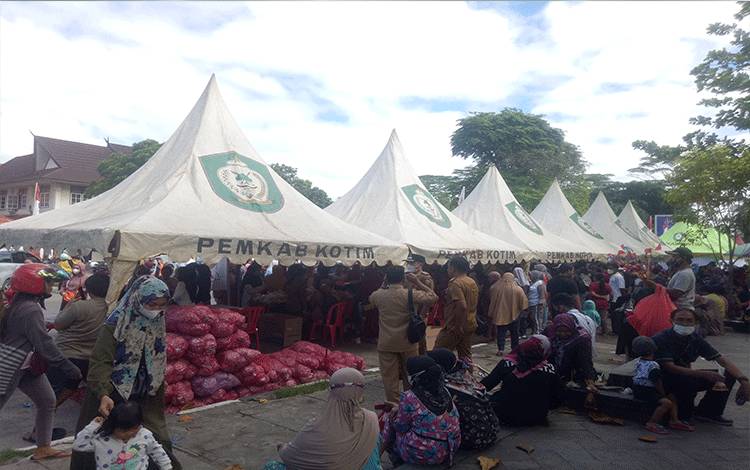 Bulog Siapkan 2.000 Paket Sembako untuk Pasar Murah di Sampit