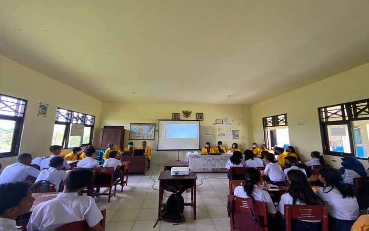 Mahasiswa KKN Sosialisasi Pencegahan dan Penanggulangan Stunting di Kelurahan Tampang Tumbang Anjir