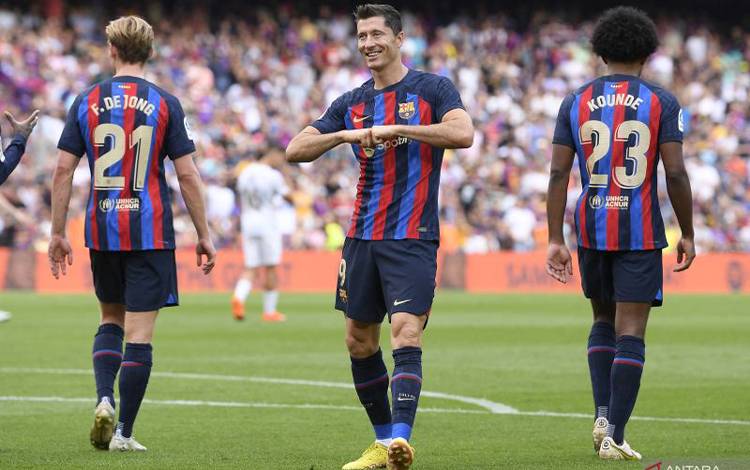 Lewandowski Cetak Brace, Barca Raih Kemenangan Mudah 3-0 Lawan Elche
