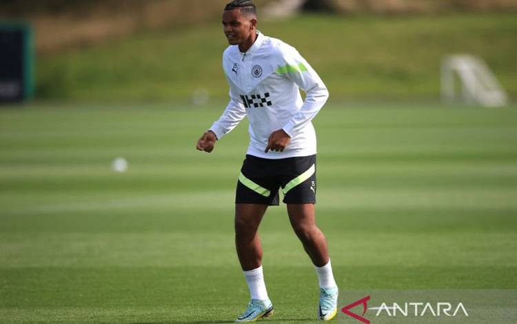 Guardiola Puas dengan Penampilan Manuel Akanji