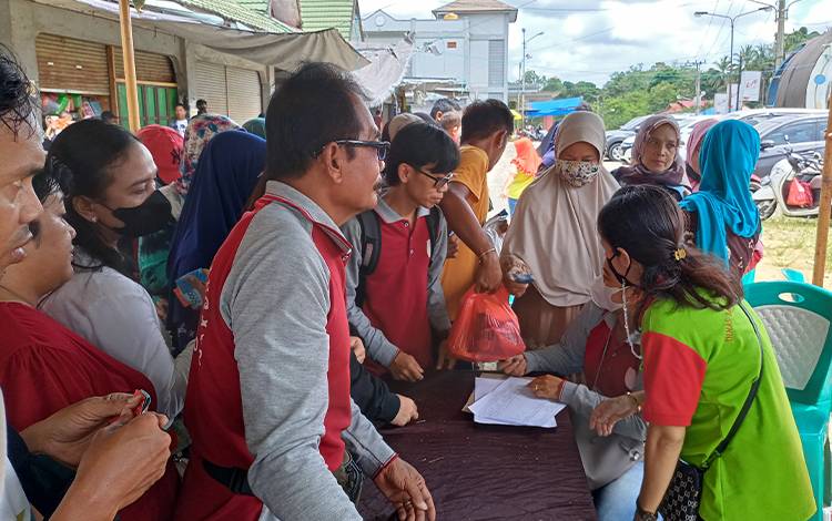 Pemkab Barito Timur Berdayakan Koperasi Petani dalam Kegiatan Pasar Murah