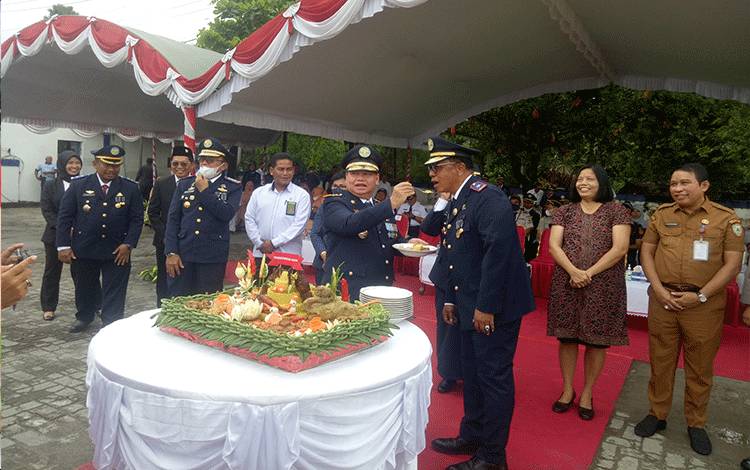 Bupati Kotim Jadi Inspektur Upacara Hari Perhubungan Nasional
